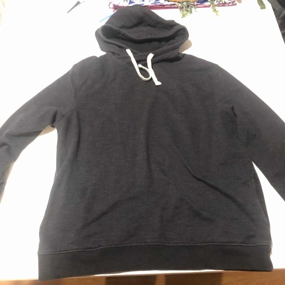 Thin Black hoodie with pockets
